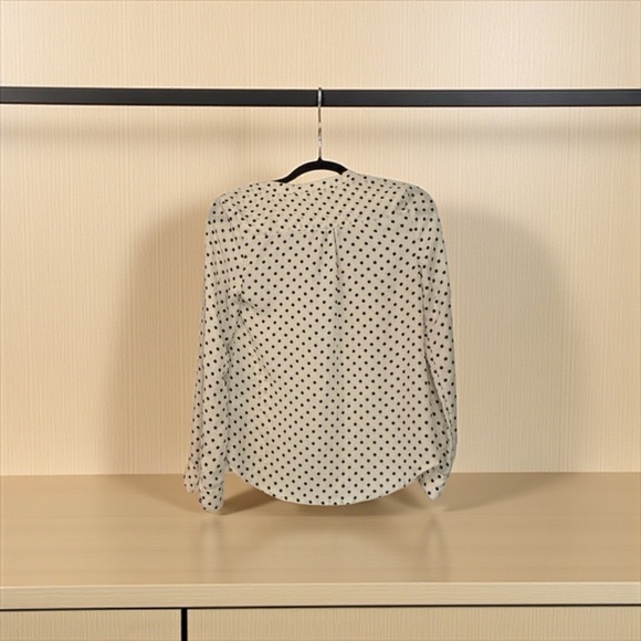 LC Lauren Conrad Cream/Black Polka Dot Blouse long sleeve V Neck size XS - Picture 2 of 4